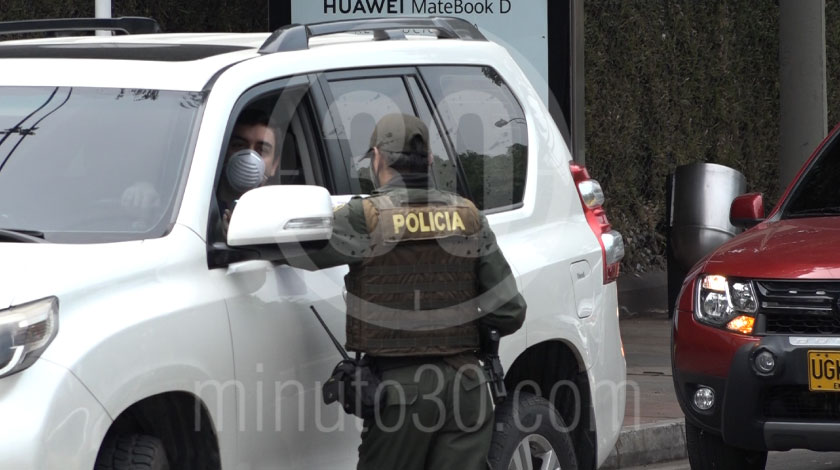 Tras consejo de seguridad se reforzará presencia policial en frontera de Envigado, Sabaneta, El Retiro y Rionegro 1 Puesto de control reten Policia transito coronavirus cuarentena medidas autoridades covid 4