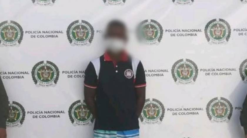 Sujeto habría atacado a puñaladas al presunto amante de su pareja