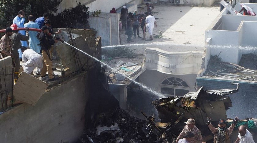 Al menos 17 personas han muerto en un accidente de avión en Pakistán