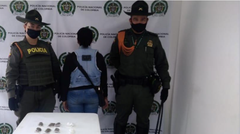 FOTO: En un bus cogieron a una señora con varias dosis de cocaína y marihuana 1 captura marihuana