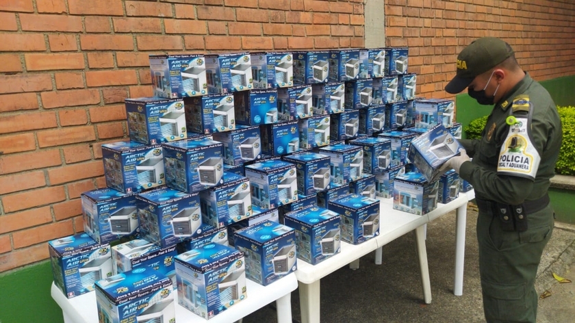 Autoridades incautaron millonaria suma en celulares y otros objetos que llegaron de contrabando 1 Contrabando incautado