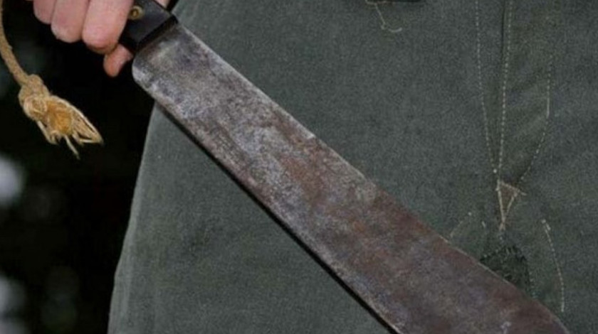 ¡Qué bestialidad! Sujeto agarró a machetazos a otro en Calasanz 1 pelea de una pareja a cuchillo y machete