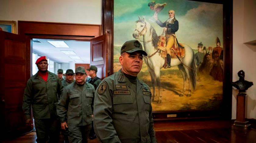 Maduro recibe el apoyo de Vladimir Padrino