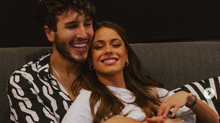 Gesto coqueto de Tini Stoessel para Yatra