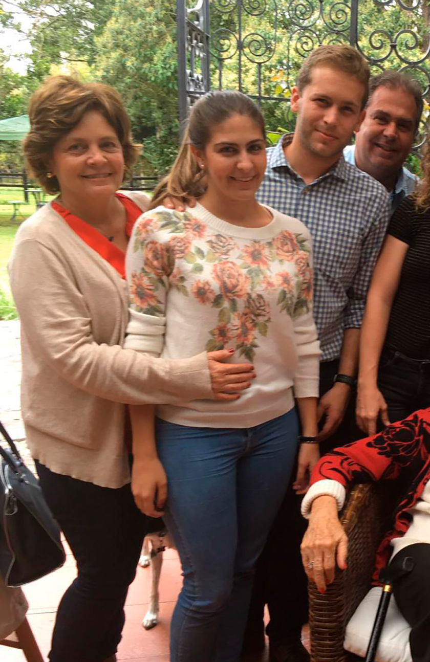 Sol Beatriz Abad Faciolince y familia