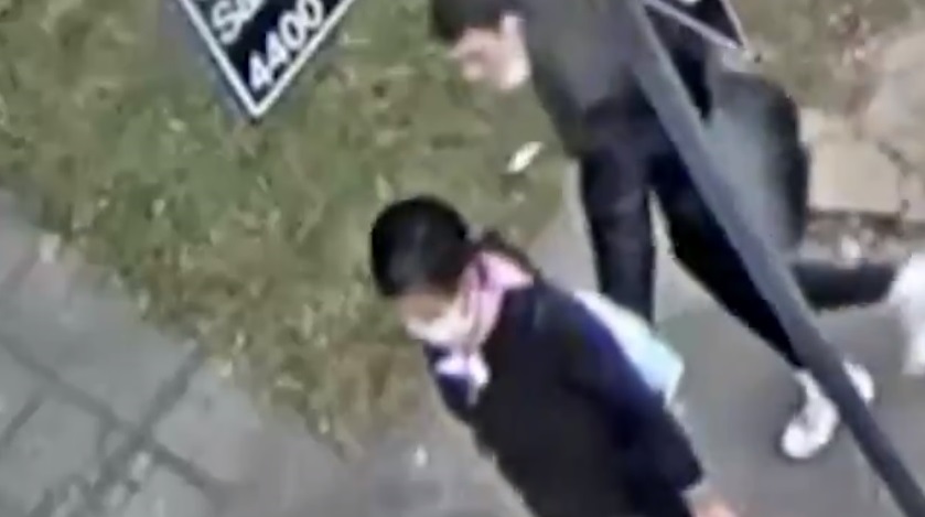 ¡Depravado!, hombre acosa a mujer en plena calle pero no se salió con la suya