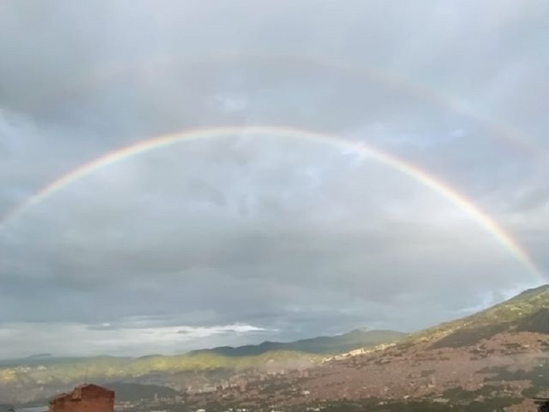 Arcoíris en el barrio Santa Cruz de Medellín