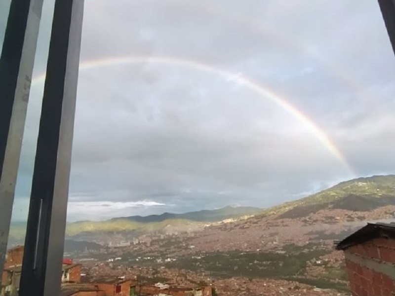 Arcoíris en el barrio Santa Cruz de Medellín