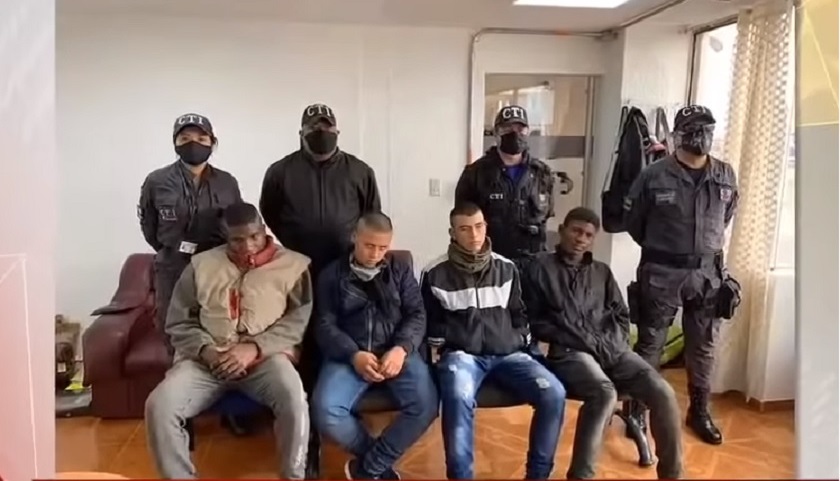 4 meses tenía la perrita que un soldado lanzó al aire, le tocó enterrar su cuerpo como "castigo"