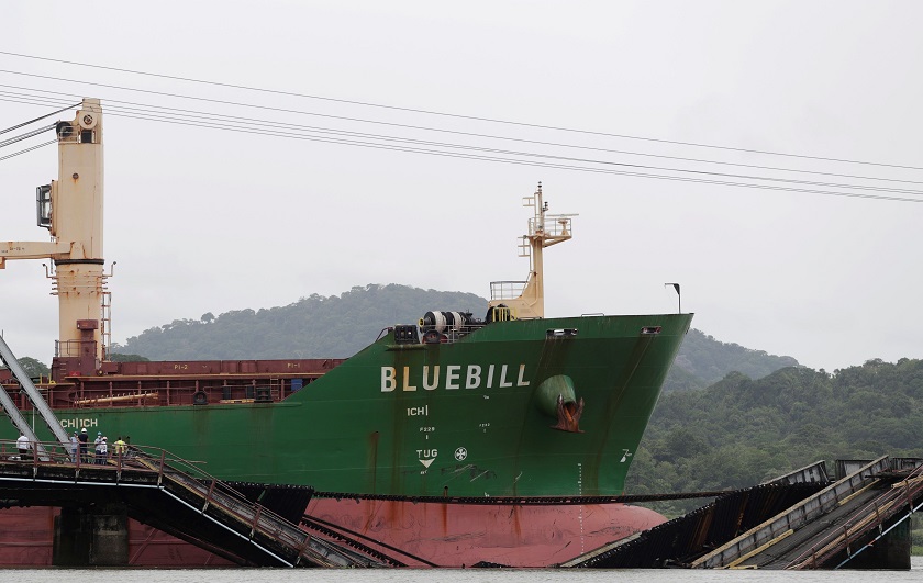 Canal de Panamá: Buque chocó contra el puente del único ferrocarril del país