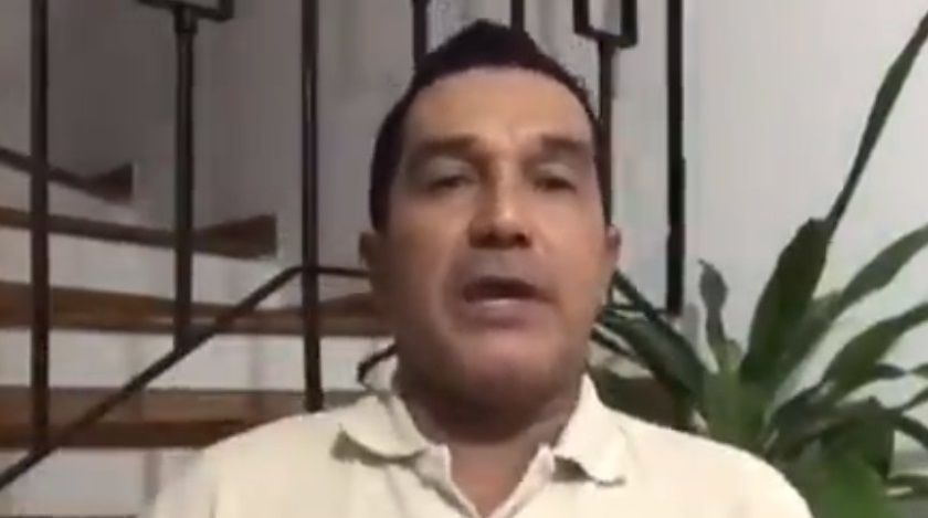 Checo Acosta en fiesta familiar