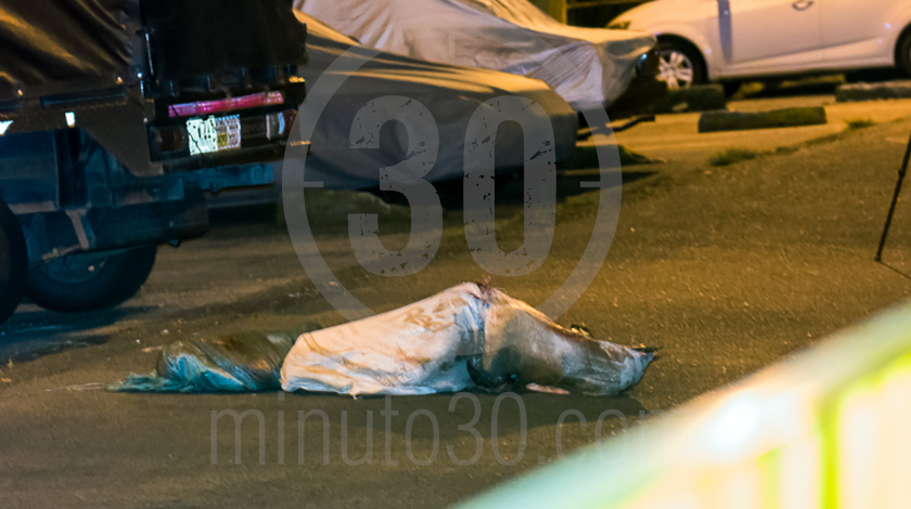 EN FOTOS Y VIDEO: Entre costales tiraron a dos muertos por el barrio San Diego 2 SANDIEGO