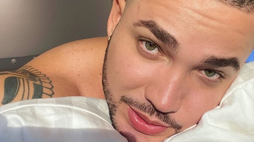 VIDEO: Con pantaloneta cortica, así se dejó ver Jessi Uribe en su descanso