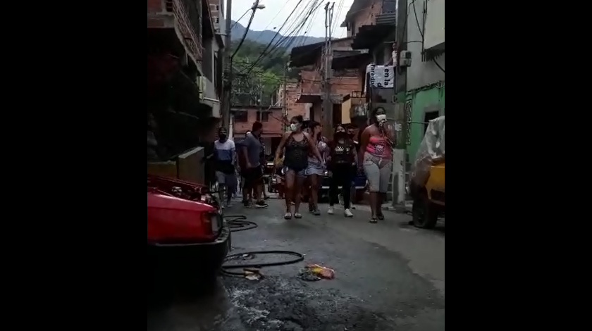 Sinaí, Santa Cruz, gente en la calle