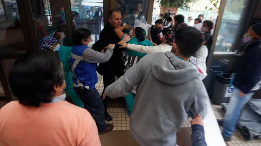 Protestas al ministro de salud de Chile