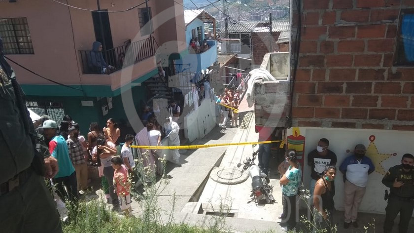 FOTOS Y VIDEO: Encuentran a un hombre y una mujer muertos por aparente sobredosis en el barrio Santander 2 Sobredosis
