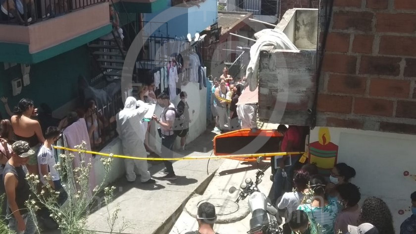 FOTOS Y VIDEO: Encuentran a un hombre y una mujer muertos por aparente sobredosis en el barrio Santander 3 Sobredosis