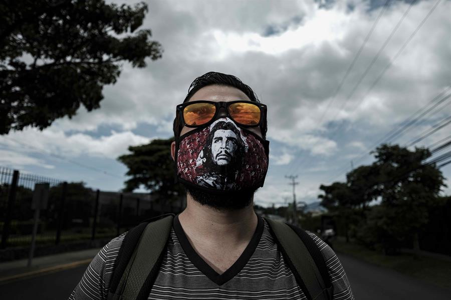 Calles de Medellín, gente, personas, cuarentena en Medellín, confinamiento, negocios de medellin, cierre de negocios, vías de medellín, buses de medellín, transporte público