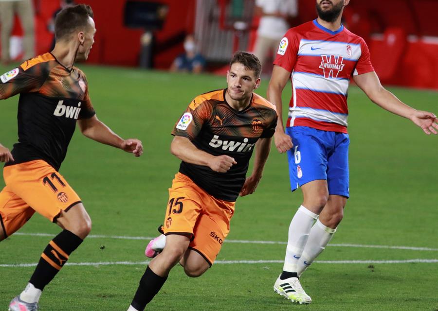 2-2. El Granada aleja al Valencia de Europa