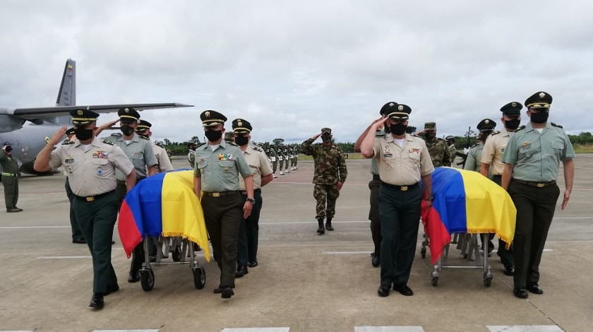 FOTO: Entregaron con honores los restos de dos soldados antioqueños fallecidos en caída del helicóptero en Guaviare