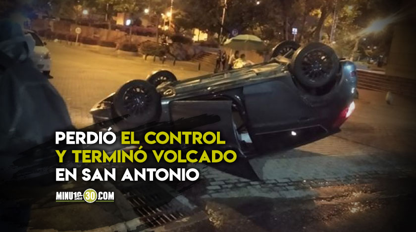 FOTO: ¿Ahí qué pasó? Un carro resultó volcado en plena Avenida Oriental, a la altura del Parque de San Antonio