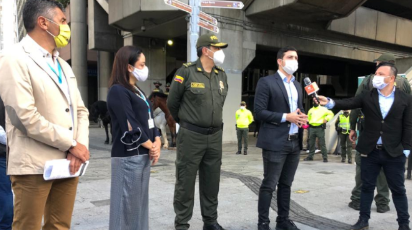 250 uniformados de la Policía vigilarán cumplimiento de cuarentena en el Centro de Medellín 1 uniformados