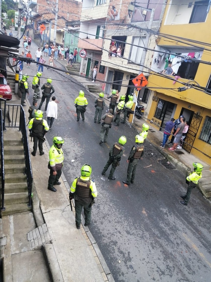 ¡Tremenda asonada! Contra la Policía en la comuna 8 de Medellín dejó seis capturados y un aprehendido 2 asonada