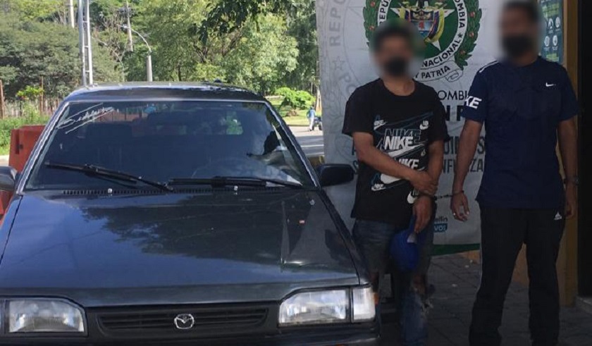 Los pilló la cámara en la Avenida Regional 'paseando' en carro robado
