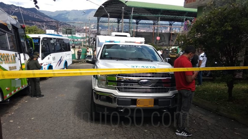 FOTOS: Con múltiples impactos de bala y tendido boca abajo, encontraron a un hombre en plena calle del barrio Córdoba 5 barrio cordoba homicidio3