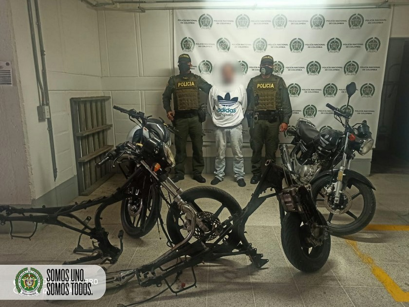 Dentro de una casa en el barrio Robledo Kennedy tenía tremendo desguazadero de motos 2 Robledo Kennedy