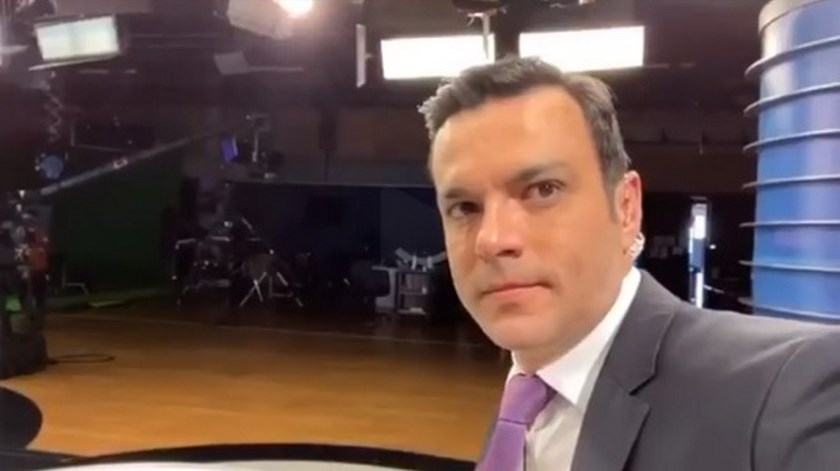 VIDEO: ‘Brotando’ los ojos y manoteando, Juan Diego Alvira fue ‘ponchado’ en plena emisión regañando a alguien
