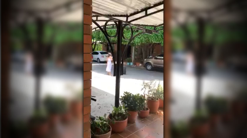 Los 'putazos' de una mujer a sus vecinos en Balcones de Santa Helena son tendencia en redes