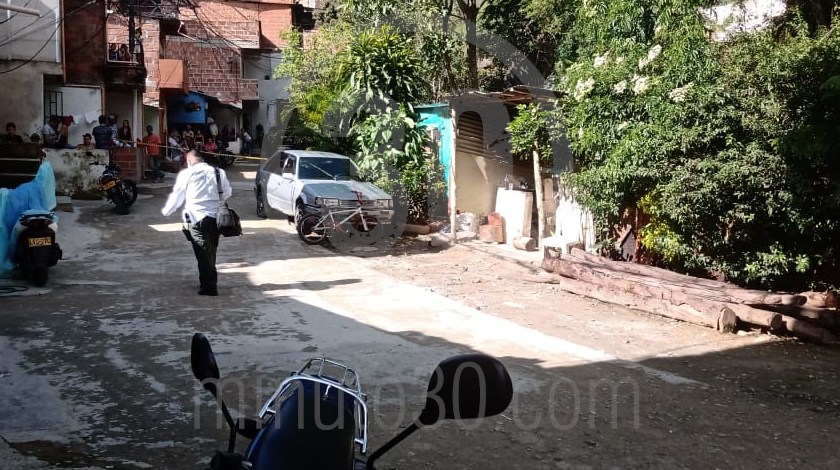 FOTO: Sujeto llegó ‘repartiendo’ bala a un kiosquito en Pachelly, hay tres heridos 4 ATAQUE A DISPAROS EN PACHELLY BELLO 1