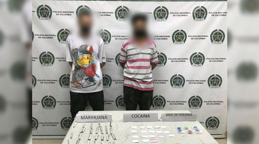 FOTO: Andaban como si nada por Santa Cruz y la Policía descubrió que llevaban decenas de dosis de drogas ocultas 1 Capturados con droga en Santa Cruz