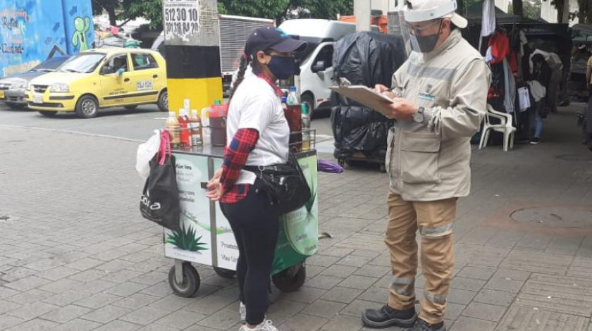 Para evitar nuevo cierre del centro de Medellín están vigilando puntos frecuentados por vendedores ambulantes