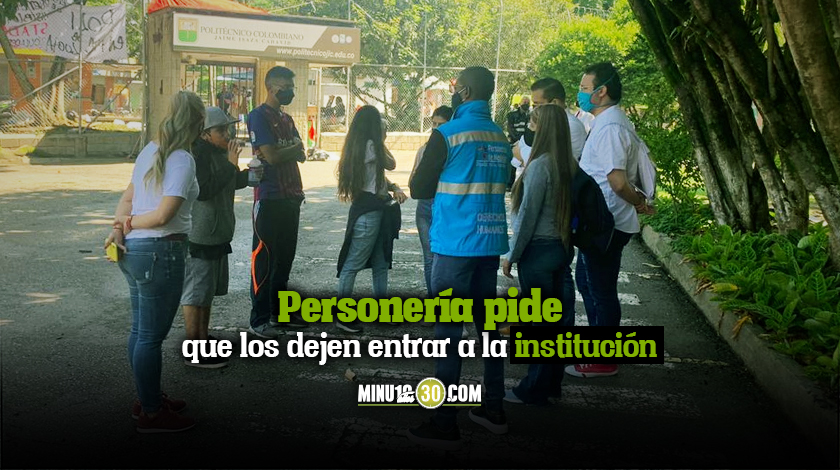 FOTOS: Aguacero dañó ‘cambuches’ de los que hacen huelga de hambre afuera del Poli pidiendo matrícula cero