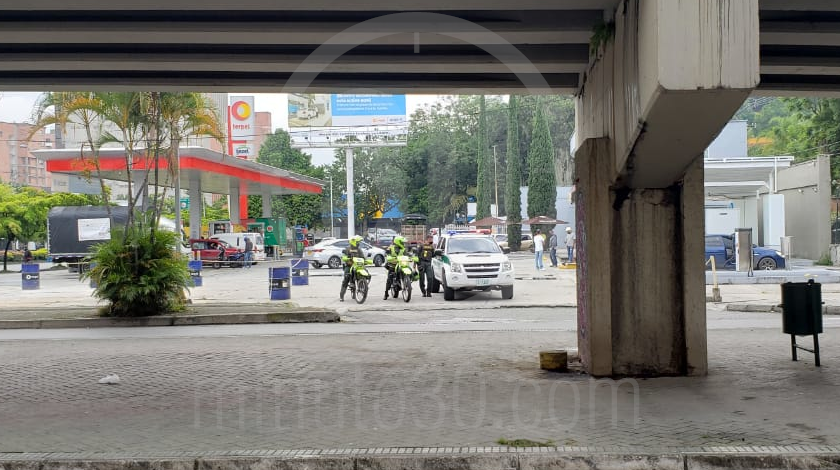 FOTOS: A machetazos fue asesinado un hombre en en Laureles, por el sector de La 33 4 HOMICIDO A MACHETAZOS EN LAURELES 1