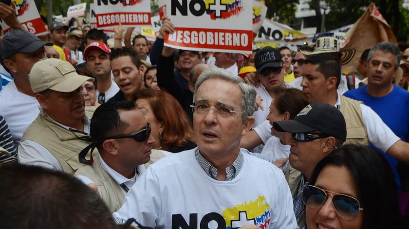 ¡Dicen que saldrán con tapabocas! Sin importar la cuarentena, convocaron a caravana por la libertad de Uribe 