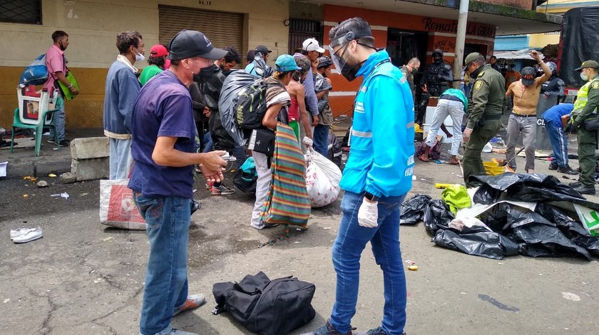 FOTOS: Incautación de cuchillos, drogas y 2 capturas, deja nuevo operativo en sector La Paz del centro de Medellín