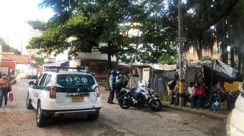FOTOS: Autoridades desplegaron operativo para hacer cumplir las medidas de bioseguridad en La América 1 Operativos de la policia en La America Medellin