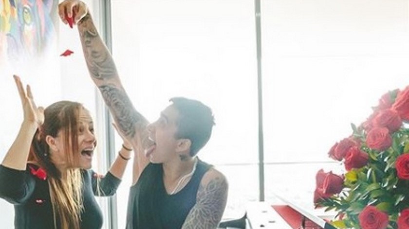 VIDEO: ¡Qué cuerpazo! Andy Rivera posó con su mamá en bikini y pensaron que era la novia o su hermana