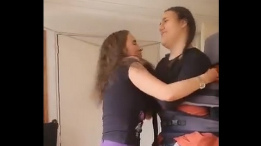 VIDEO: ¡Hay que celebrar que estamos vivos! El ‘baile de viernes’ de Luly Bossa con su hijo que se volvió tendencia en Twitter