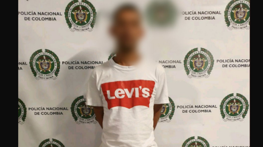 ¡Qué peligro! Este sujeto andaba ‘enfierrado’ por Robledo 1 captuado con arma de fuego en medellin