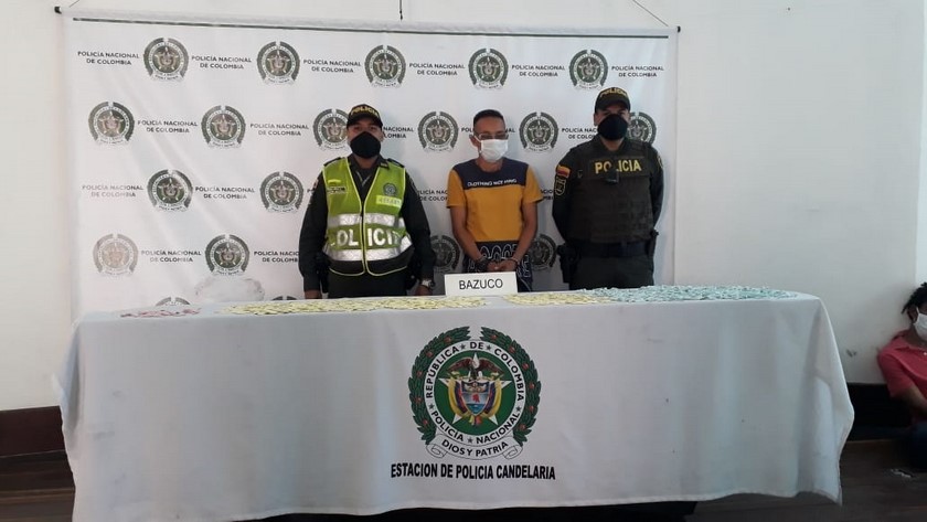 ¡Llevaba más de 1.000 dosis! Capturaron a un hombre que arrojó bolsa plástica con bazuco 1 Capturado por llevar más de 1.000 dosis de bazuco en bolsa plástica