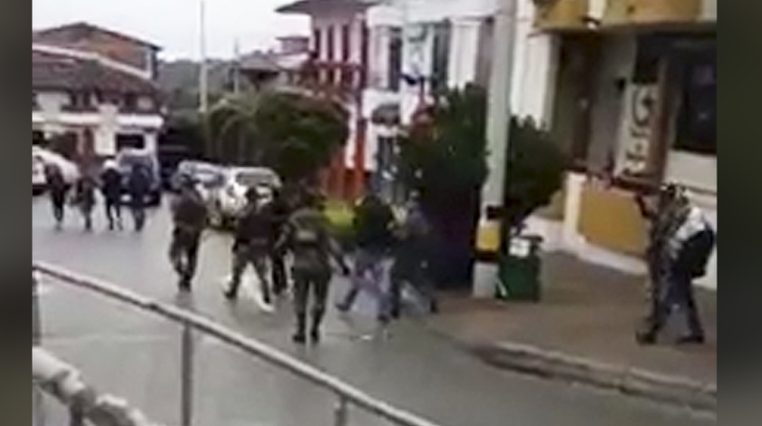EN VIDEO: Capturaron 3 funcionarios de la alcaldía de Abejorral por presuntas irregularidades en contratos relacionados con la pandemia 1 capturados funcionarios de abejorral