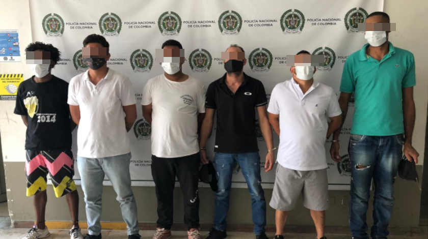 EN VIDEO: ¡Por “amurados”! La Policía capturó a 6 sujetos que estaban departiendo, por infringir las medidas sanitarias 1 capturados por violar medidas sanitarias