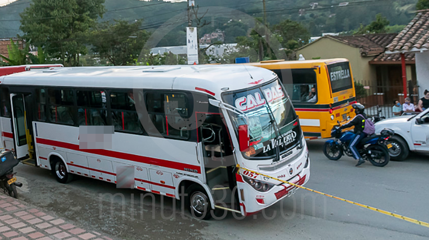 EN FOTOS Y VIDEO: ¡Doble homicidio! Murió el otro hombre baleado en un bus de Caldas, en el municipio de La Estrella 6 doble homicidio en la estrella 20 08 2020 1