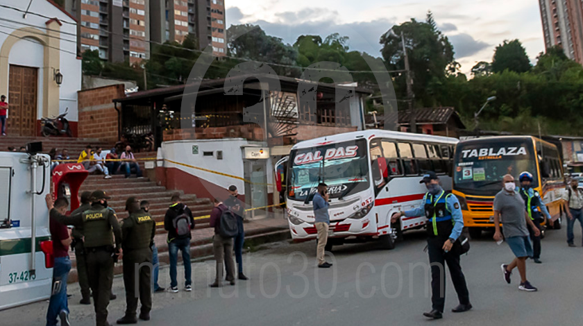 EN FOTOS Y VIDEO: ¡Doble homicidio! Murió el otro hombre baleado en un bus de Caldas, en el municipio de La Estrella 7 doble homicidio en la estrella 20 08 2020 8