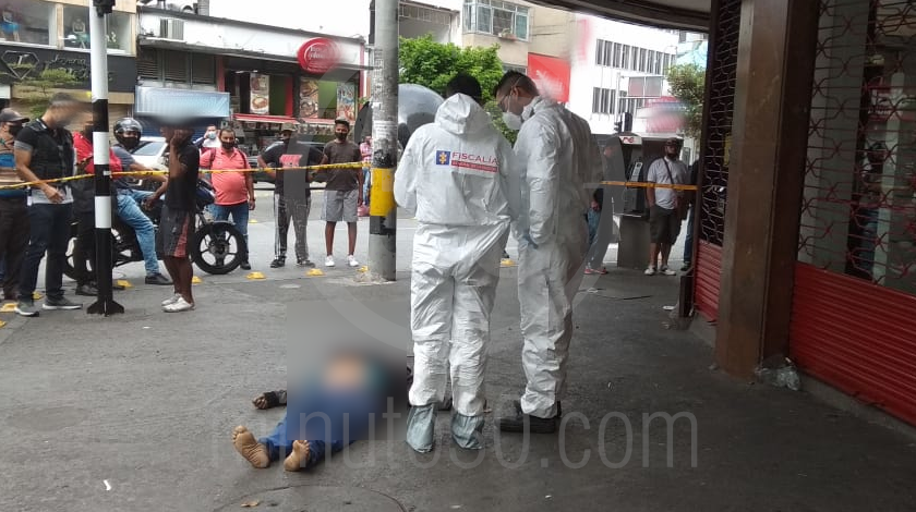 EN FOTOS Y VIDEO: ¡Estaba dormido y lo mataron! Esta madrugada asesinaron a un hombre en Junín con Ayacucho 3 homcidio habitante de calle en el centro de medellin 31 08 2020 1