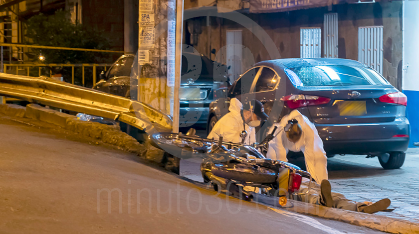 EN FOTOS Y VIDEO: ¡Lo ‘bajaron’ de la moto! Sicarios mataron a un hombre en Castilla 5 homicidio en castilla 19 08 2020 9